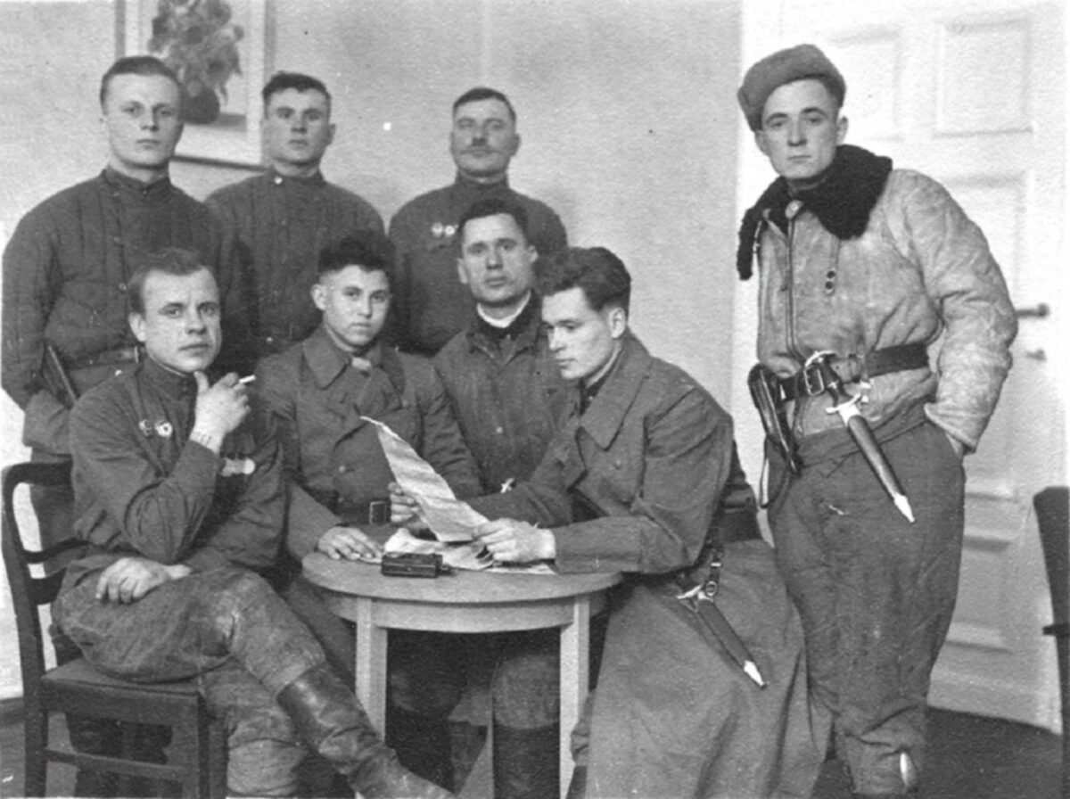 Artillerymen of the 27th Guards Rifle Division