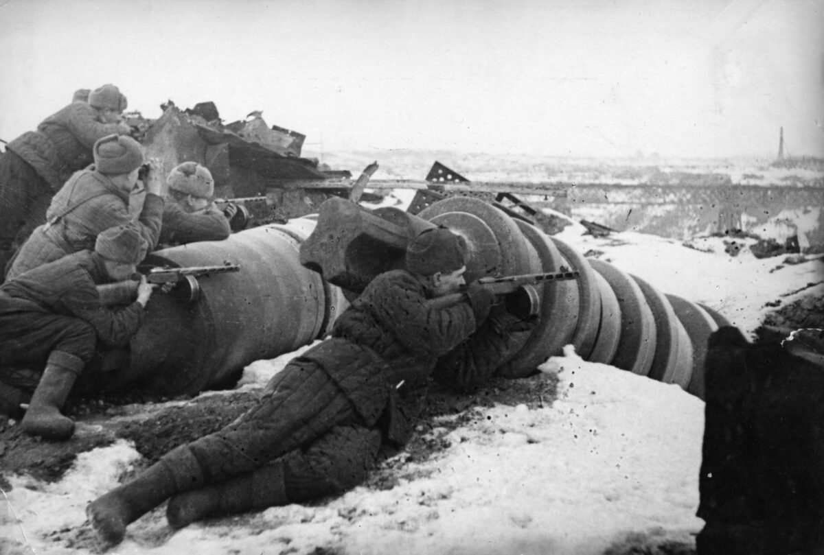 Soviet submachine gunners