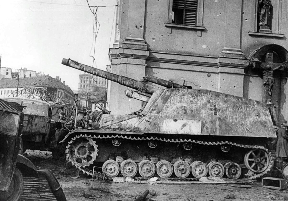 Sd.Kfz.165 Panzerhaubitze Hummel