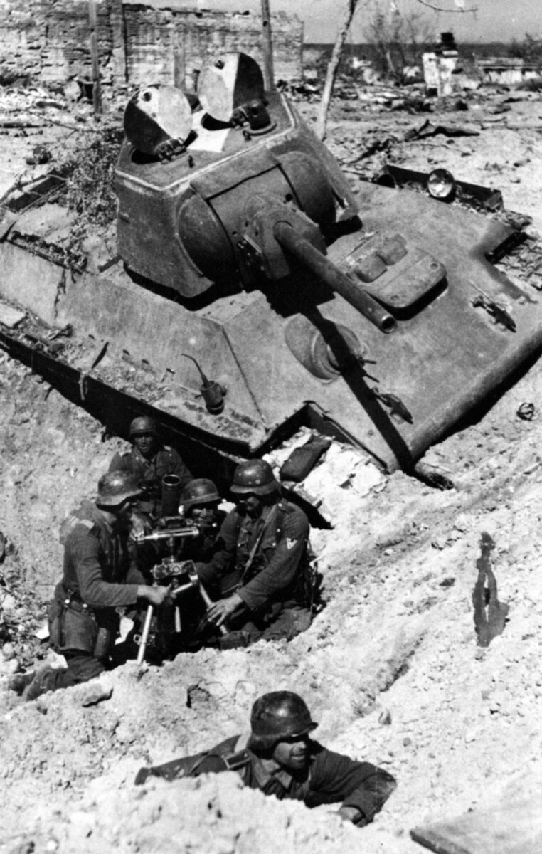 German mortar crew, T-34