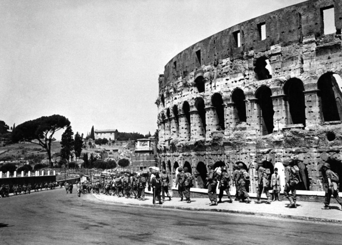 US Army soldiers, Roman Coliseum