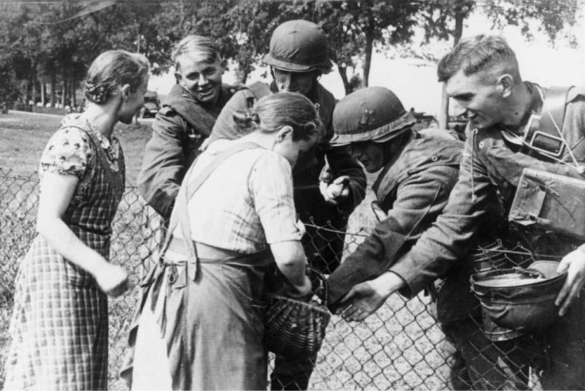 Polish women, German soldiers