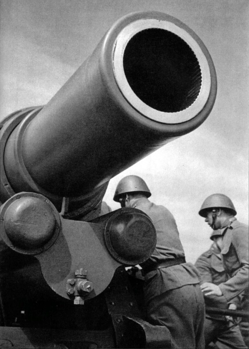 305 mm mortar M16, Czechoslovak soldiers
