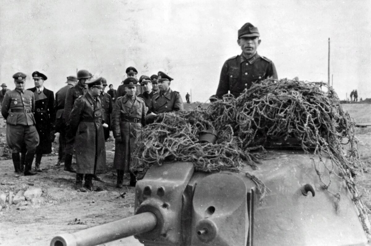 Wehrmacht officers, Char B1