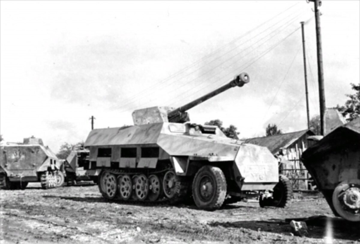 Sd.Kfz 251/22, PaK 40 anti-tank gun