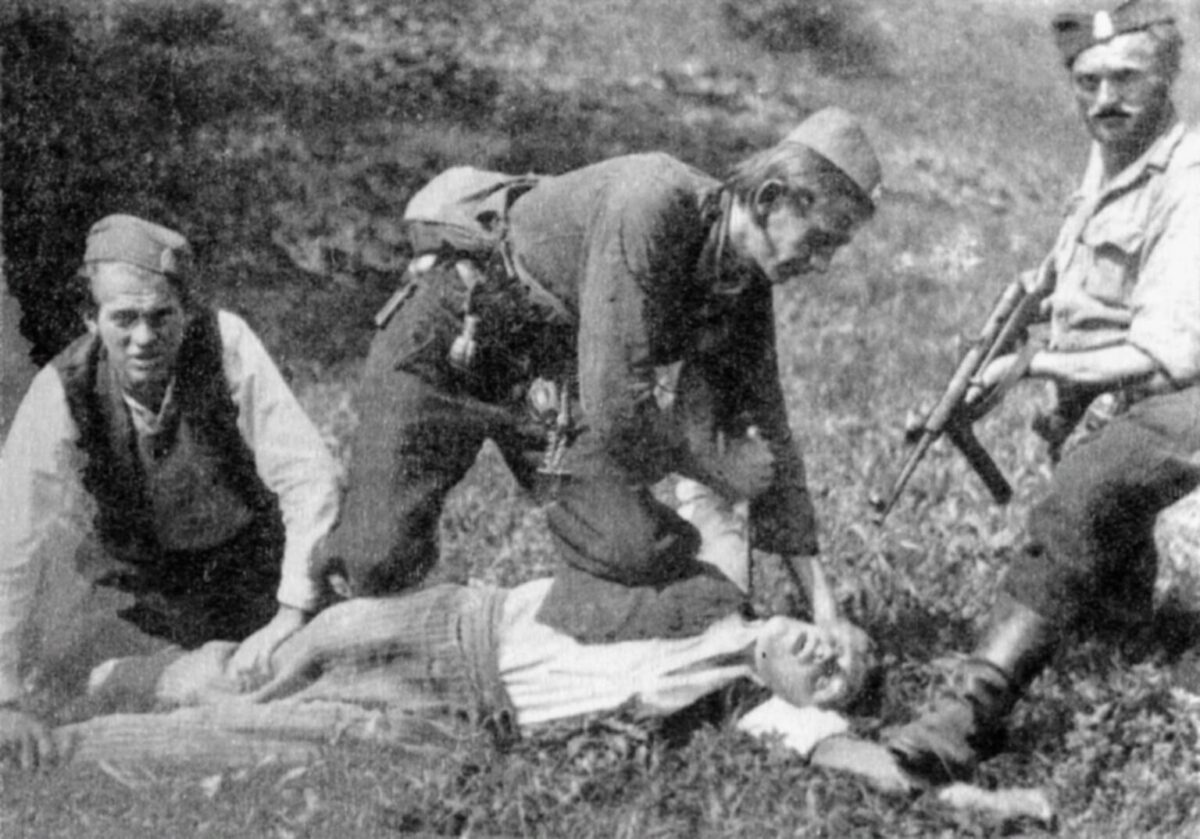 The Chetniks kill a partisan