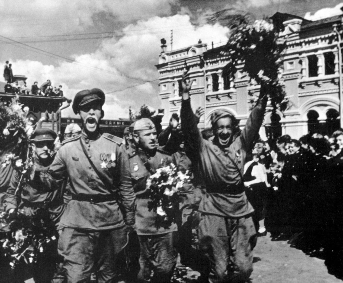 Soviet soldiers-winners