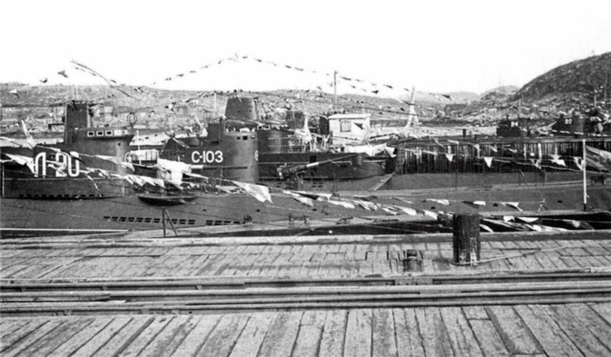 Soviet L-20, S-103 and K-21 submarines