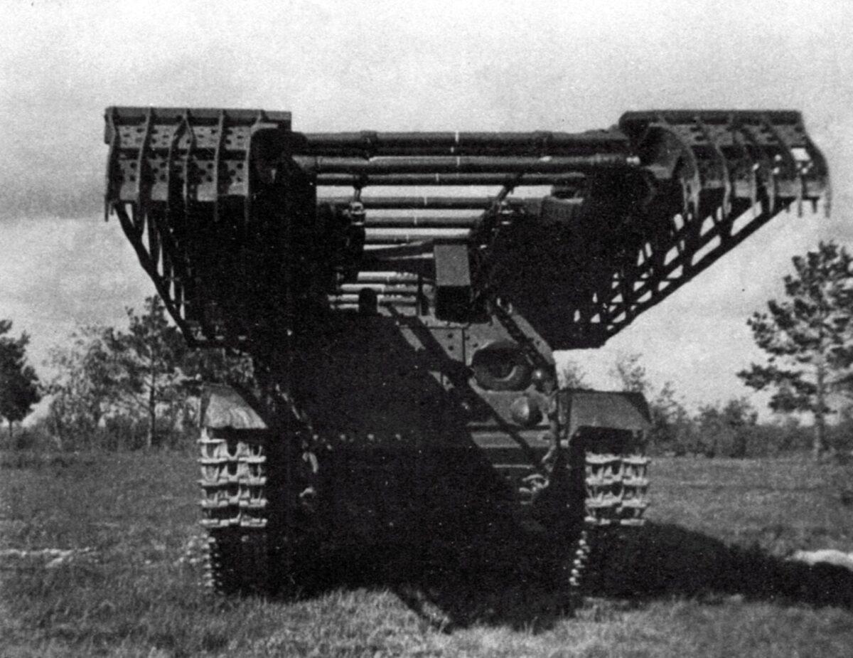 Soviet engineering bridge tank IT-28