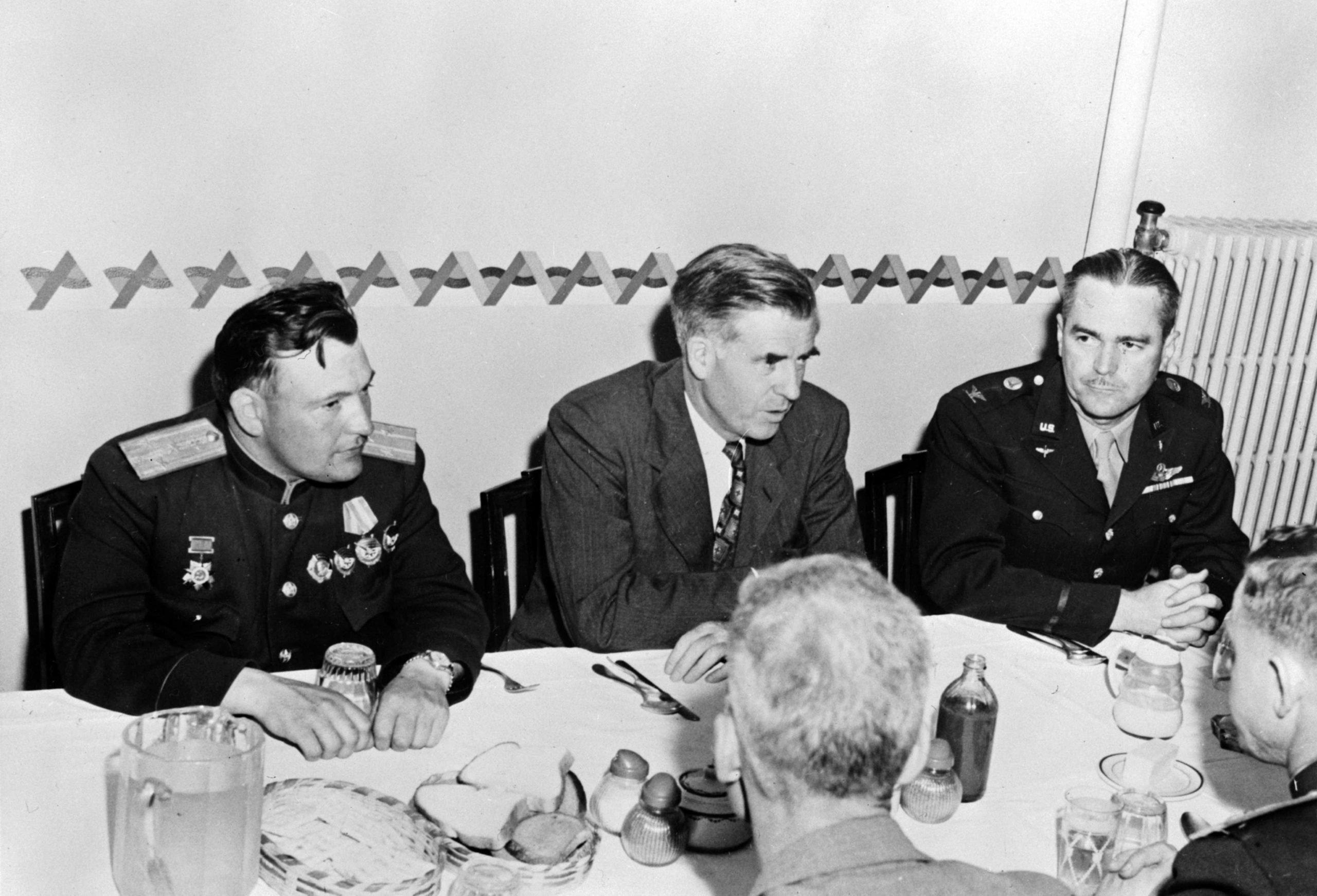 Soviet Colonel NS Vasin dines with US Vice President Henry Wallace and Colonel Russell Keiller