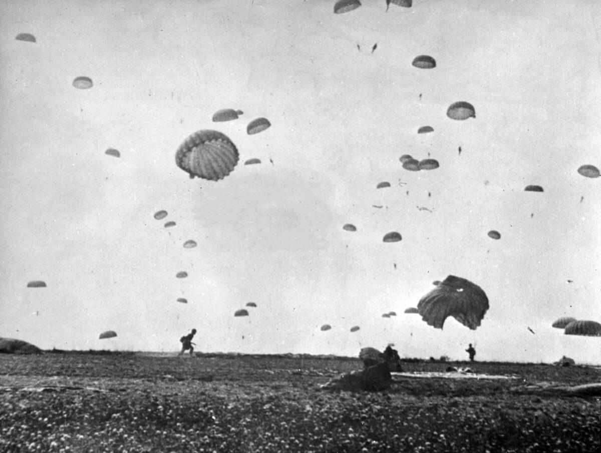 Paratroopers from the 101st US Airborne Division