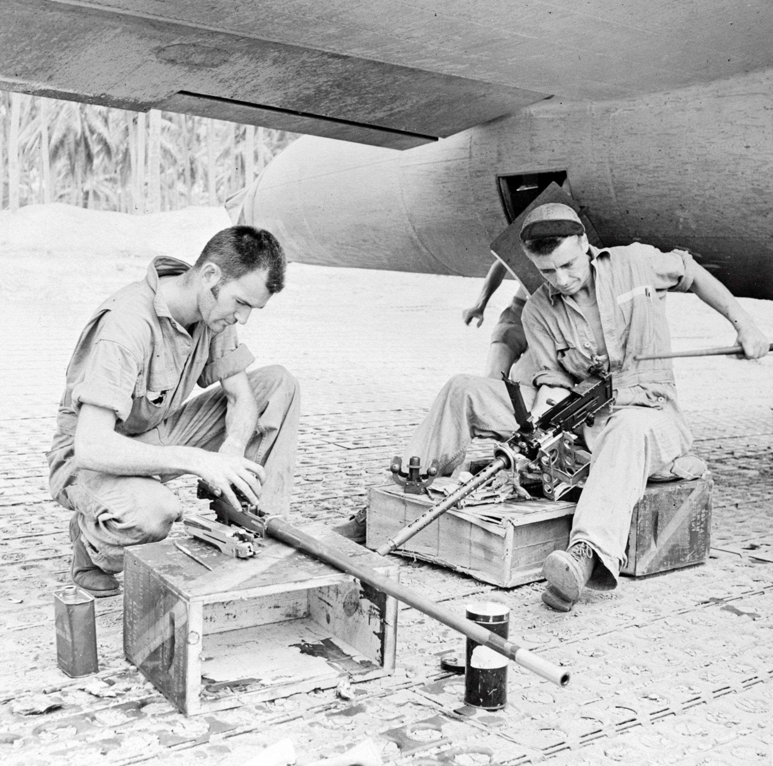 Gunners of the American B-17 bomber Sergeant Edward T. Spetch and Sergeant Vernon Nelson