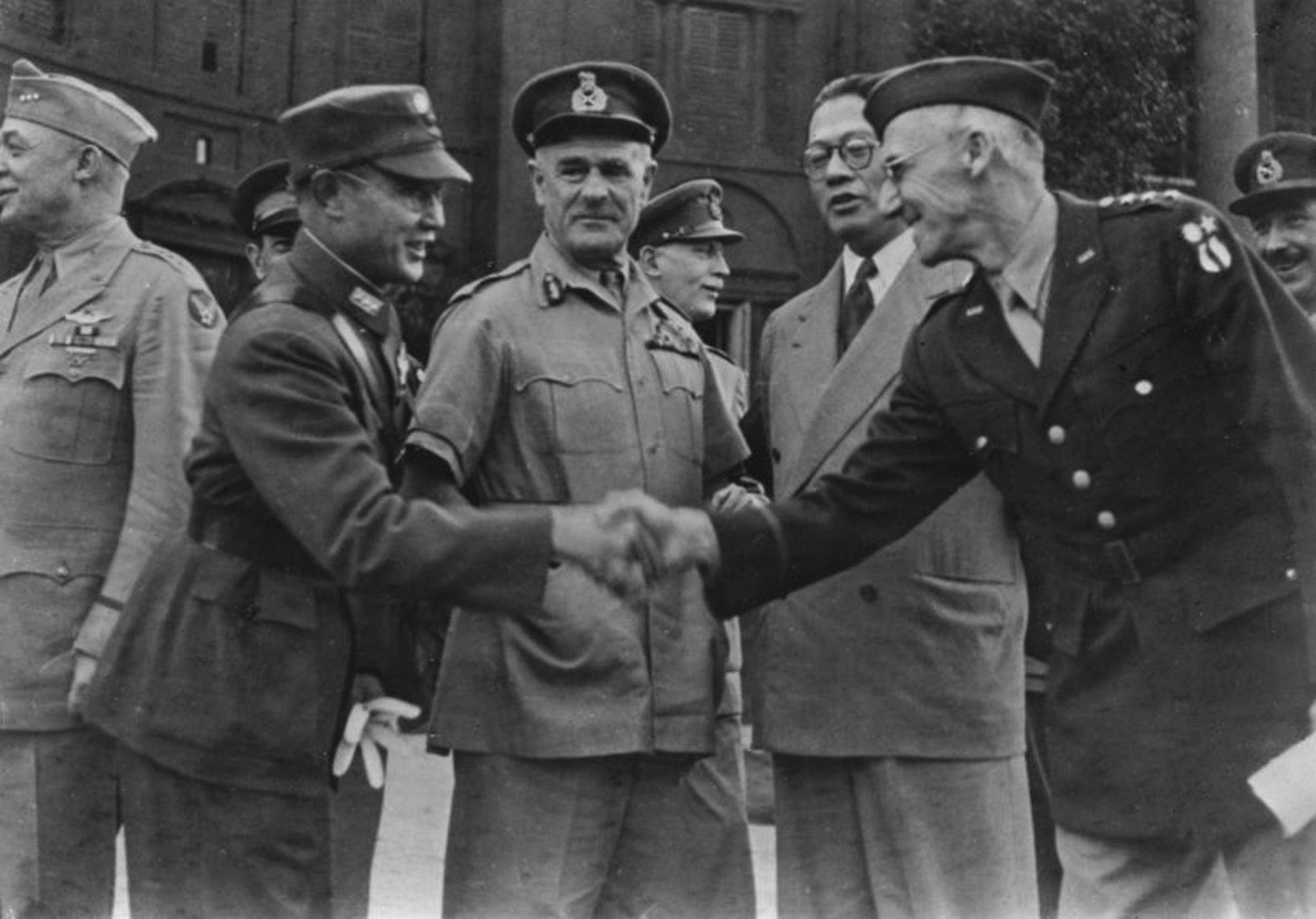 Chinese General Chen shakes hands with American General Stilwell