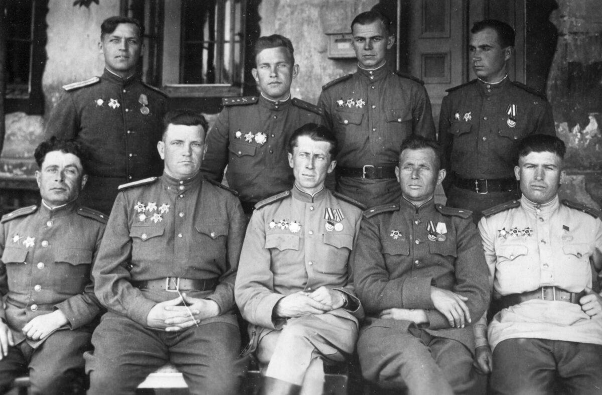 Group photo of Soviet commanders of the 1028th Artillery Regiment of the 52nd Rifle Division