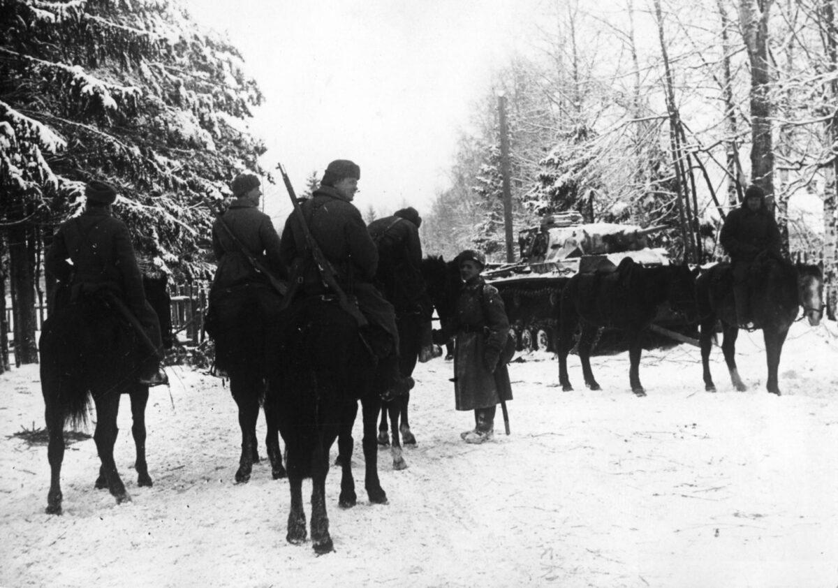 Зимой 1941 заполярная кавалерия какой фронт. 7-Й Гвардейский кавалерийский корпус. Кавалерия в ВОВ 1941. 2-Й Гвардейский кавалерийский корпус 1943. Кавалеристы 1942.