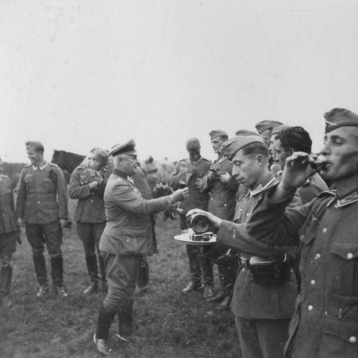 Принимай вермахт. Солдаты вермахта во Франции. Вермахт во Франции 1940. Солдаты нацистской Германии. Немецкие солдаты второй мировой войны.