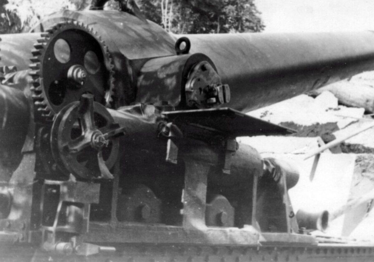 240 mm St Chamond model 84/17 cannon