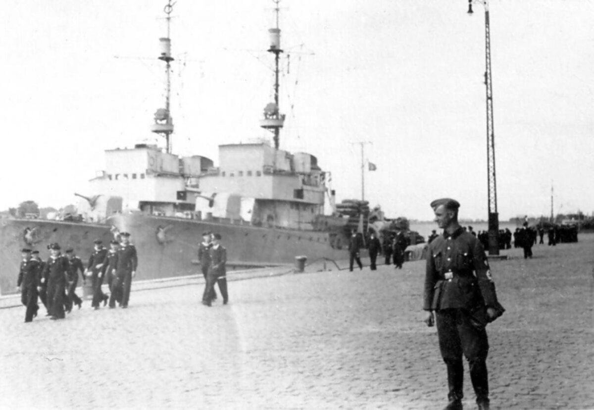 German minesweepers sailors