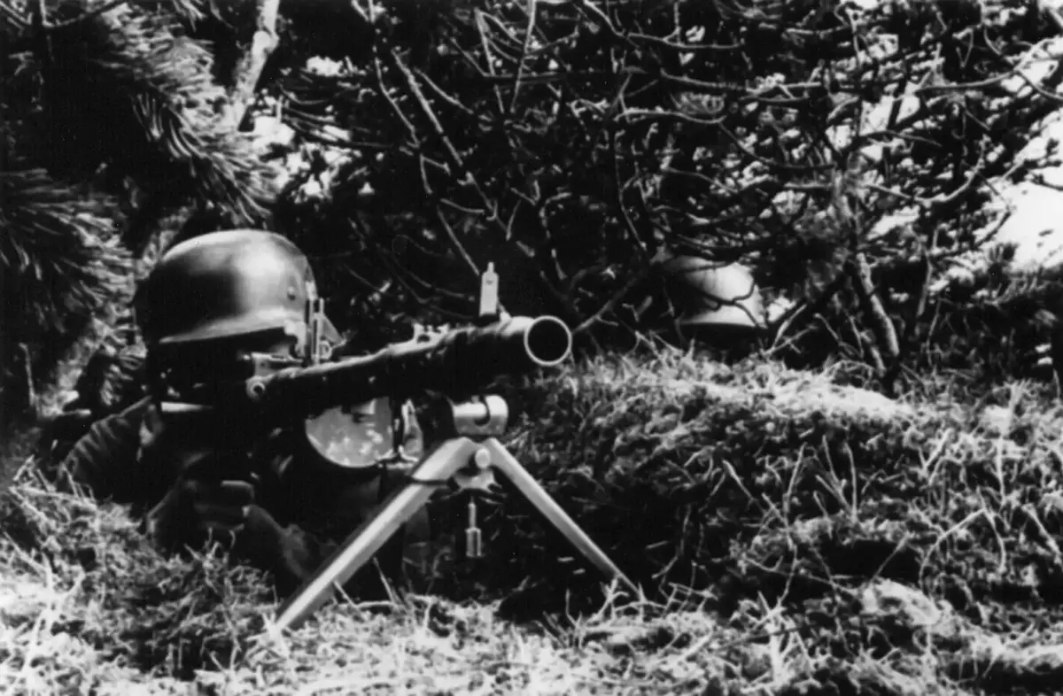 the MG-34 team