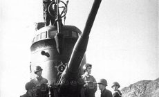 A Team Of 100 Mm Gun B 24pl From The Soviet L 20 Submarine